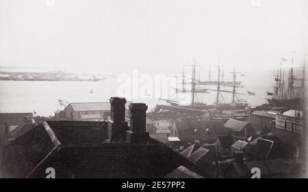 Vintage-Foto des 19. Jahrhunderts: Segelschiffe im Hafen, Newcastle, New South Wales, Australien. Stockfoto