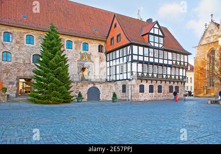 Historisches Gebäude des Gewandhauses, diente als Lager, Zunfthaus der Schneiderinnen und Verkaufshaus, am Altstadtmarkt, Braunschweig, Stockfoto