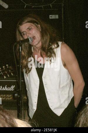 Jamie Burke singt im Cake Shop Bloody Social, New York, NY 04/09/07 [[Tam]] Stockfoto