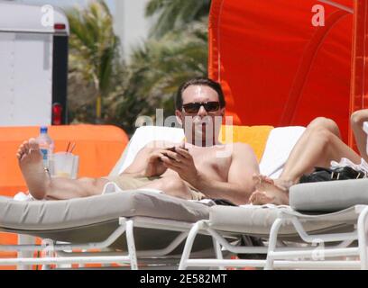 Bad Boy Schauspieler Christian Slater und neue Freundin Jessica (Check) kuschelig beim Speedboat Rennen auf Miami Beach, Fla. 4/22/07. [[Tag mab]] Stockfoto