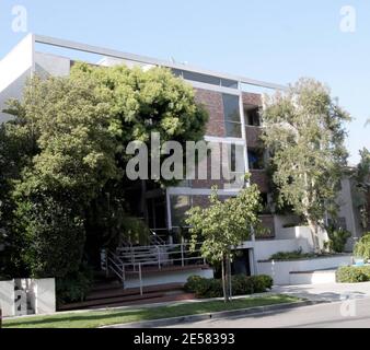 Exklusiv!! Fall Out Boy Sänger/Gitarrist Stump kaufte diese Hollywood Wohnung in der Nähe des Sunset Strip für 744,000 Dollar. Das Anwesen verfügt über 2 Schlafzimmer und 2 Badezimmer und ist 1,285 Quadratfuß groß. Stockfoto