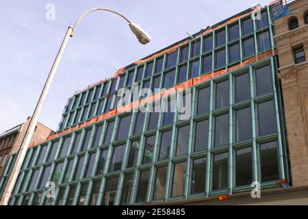 Latino Popstar Ricky Martin hat Berichten zufolge eine 7 Millionen Dollar Wohnung in NYC gekauft. Die neu gebaute, nie bewohnte Eigentumswohnung im neuen Ian Schraeger Projekt 40 Bond bietet fünf-Sterne-Hotel-Dienstleistungen und Annehmlichkeiten und wurde von dem preisgekrönten Architekturbüro Herzog & de Meuron entworfen. Das Hotel liegt in SoHo, die 3-Bett, 3 1/2 Bad Einheit ist 2,637 qm mit 11-Fuß-Decken, eine Toilette, eine Galerie, Familienzimmer und private Studie. 07. [[faa]] Stockfoto