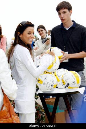 Eva Longoria nimmt am berühmten Beachvolleyball-Spiel Spike for HOPE in Verbindung mit der AVP Pro Beach Volleyball Crocs Tour 2007 bei den Toyota Hermosa Beach Open Teil, um Padres Contra El Cancer zu nutzen. Weitere prominente Teilnehmer waren: Amaury Nolasco, Mario Lopez, Cristian De La Fuente, Matt Cedeno, Yancey Arias, Gabrielle Reese, Laird Hamilton, Monica Seles, Valery Ortiz, Page Kennedy. Hermosa Beach, Kalifornien 5/20/07. [[wam]] Stockfoto