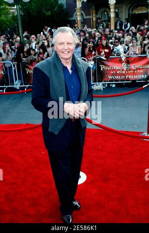 Jon Voight nimmt an der Weltpremiere von Pirates of the Caribbean: At World's End in Disneyland in Anaheim, Kalifornien, 5/19/07 Teil. [[laj]] Stockfoto