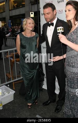 Liev Schreiber und eine sehr schwangere Naomi Watts nehmen an den 61. Jährlichen Tony Awards in der Radio City Music Hall Teil. Andere Berühmtheiten eingeschlossen, David Hyde Pierce, Eddie Izzard, Felicity Huffman, Florence Henderson und Vanessa Williams, New York City, NY. 6/10/07. [[faa]] Stockfoto