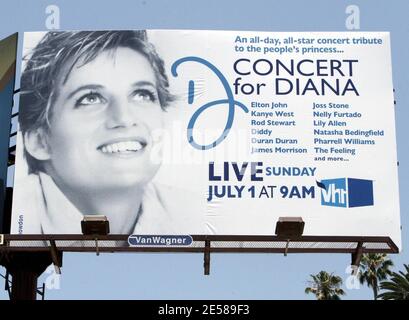 Auch in Amerika ist Prinzessin Diana immer noch in den Herzen und Köpfen der Öffentlichkeit, wie diese Billboard-Show in Los Angeles, ca. Diana's Söhne haben ein Konzert zu ihren Ehren organisiert, das Stateside am 1. Juli auersenden wird. 14/07 [[rac]] Stockfoto