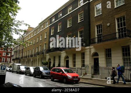 Das neue Zuhause des ehemaligen britischen Premierministers Tony Blair in Zentral-London mit Rückblicken von den Hecken dahinter. 25.07. [[Karte]] Stockfoto