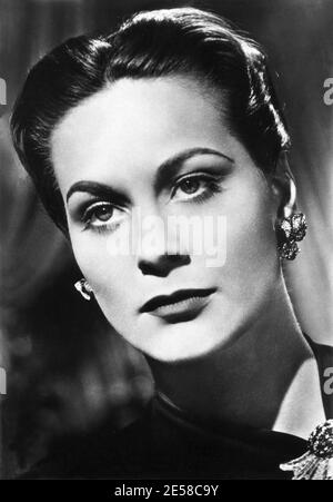 1947 , USA : die italienische Filmschauspielerin ALIDA VALLI in Hollywood zur Zeit DES PARADINE-FALLS ( Il Caso Paradine ) Von Alfred Hitchcock - FILM - KINO - Attrice - Portrait - ritratto - orecchini - orecchino - Ohrring - Ohrringe - gioiello - gioielli - Schmuck - Schmuck - Schmuck - bijoux ---- Archivio GBB Stockfoto