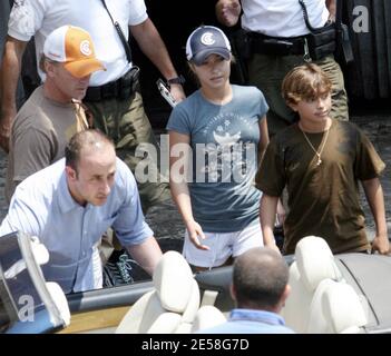 Hayden Panettiere hat ein Familienessen mit ihrem Vater Skip und ihrem jüngeren Bruder Jansen im Saddle Ranch Restaurant. West Hollywood, Kalifornien 8/10/07. [[rac ral]] Stockfoto