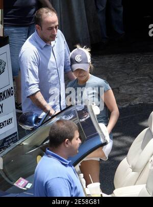 Hayden Panettiere hat ein Familienessen mit ihrem Vater Skip und ihrem jüngeren Bruder Jansen im Saddle Ranch Restaurant. West Hollywood, Kalifornien 8/10/07. [[rac ral]] Stockfoto