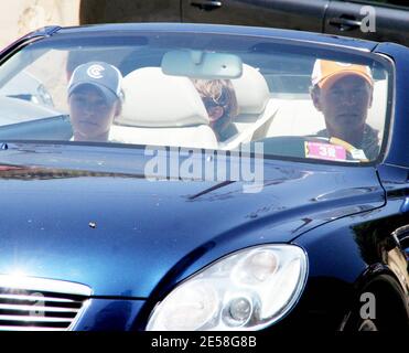Hayden Panettiere hat ein Familienessen mit ihrem Vater Skip und ihrem jüngeren Bruder Jansen im Saddle Ranch Restaurant. West Hollywood, Kalifornien 8/10/07. [[rac ral]] Stockfoto