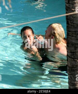 Exklusiv!! Boris Becker, Freundin Sharlly Kerssenberg und Sohn Elias verbringen ihre Zeit am Hotelpool in Miami. Miami, Florida, 2. September 07. [[mab]] Stockfoto