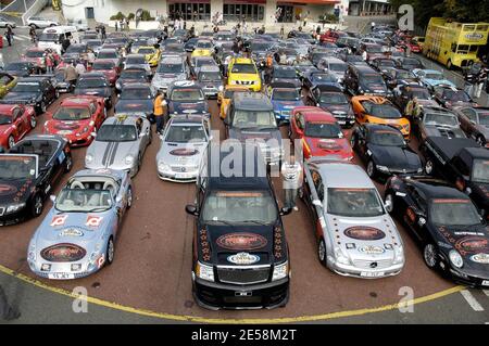 Die Cannonball 8000 Auto Rallye startete heute vom Earls Court in London. Anlässlich ihres fünften Jubiläums umfasst die Rallye - von London über Brüssel und Prag nach Zagreb - 120 Autos. London, Großbritannien. 14.07. [[Karte]] Stockfoto