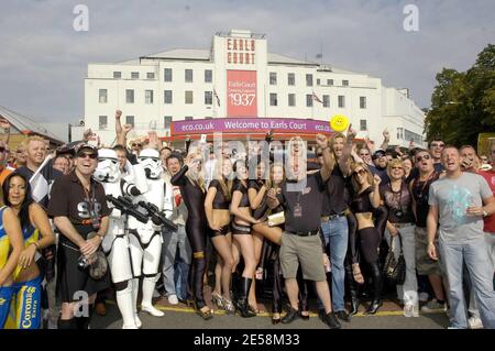 Die Cannonball 8000 Auto Rallye startete heute vom Earls Court in London. Anlässlich ihres fünften Jubiläums umfasst die Rallye - von London über Brüssel und Prag nach Zagreb - 120 Autos. London, Großbritannien. 14.07. [[Karte]] Stockfoto