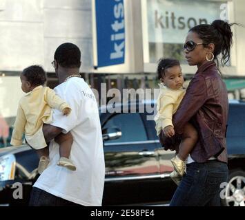 Nennen Sie ihn einfach P Daddy! P Diddy begleitet seine Zwillingstöchter D'Lilah Star und Jessie James auf einem Shopping-Trip nach Kitson mit Kim Porter und einem seiner Söhne. Los Angeles, Kalifornien, 10/7/07. [[saa]] Stockfoto