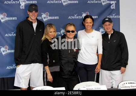 Anna Kournikova, Elton John, Billie Jean King und Andy Roddick nehmen an einer Pressekonferenz Teil und posieren für Fotos mit dem Team vor dem 15. Advanta World TeamTennis Smash Hits in Villanova. Philadelphia, PA. 10/10/07. [[bat]] Stockfoto