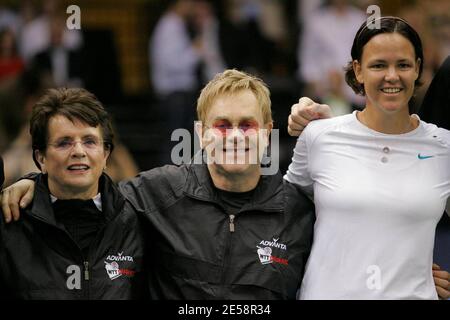 Der Musik-Superstar Elton John und seine langjährige Freundin Billie Jean King werden die 15. Advanta World Team Tennis Smash Hits veranstalten, eine spezielle Tennisnacht mit Andy Roddick Lindsay Davenport und Anna Kournikova. Die Veranstaltung kommt der Elton John AIDS Foundation und der örtlichen Wohltätigkeitsorganisation ActionAIDS zugute. Der Pavillon der Villanova Uniiversity. Villanova, PA. 10/10/07. [[bat]] Stockfoto