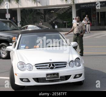 Britney Spears kommt heute vor Gericht, um eine Anhörung im Gewahrsam über ihre beiden Kinder mit Kevin Federline zu führen. Britney zeigte Anzeichen von Stress, als sie von einem Mitarbeiterparkplatz abgewiesen wurde, den einige Prominente nutzen dürfen, damit sie mit weniger Medienaufmerksamkeit Zugang zum Gericht erhalten können. Britney, der Sport war aufgepolstert Lippen, Hautunreinheiten und gebissene Nägel dann musste um das Gericht Haus zu einer Ladebucht fahren. Downtown Los Angeles, Kalifornien 10/26/07. [[rac ral laj]] Stockfoto