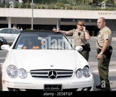 Britney Spears kommt heute vor Gericht, um eine Anhörung im Gewahrsam über ihre beiden Kinder mit Kevin Federline zu führen. Britney zeigte Anzeichen von Stress, als sie von einem Mitarbeiterparkplatz abgewiesen wurde, den einige Prominente nutzen dürfen, damit sie mit weniger Medienaufmerksamkeit Zugang zum Gericht erhalten können. Britney, der Sport war aufgepolstert Lippen, Hautunreinheiten und gebissene Nägel dann musste um das Gericht Haus zu einer Ladebucht fahren. Downtown Los Angeles, Kalifornien 10/26/07. [[rac ral laj]] Stockfoto