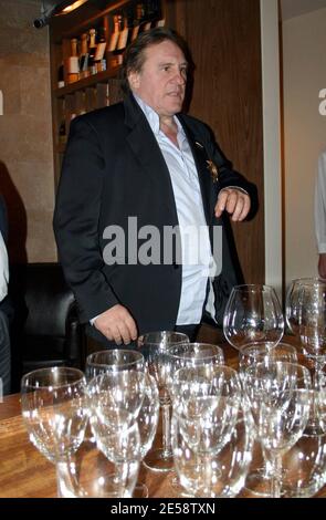 Der französische Superstar Gerard Depardieu präsentiert seine Weinmarke und erhält auch den Orden von Peter dem Großen. Moskau, Russland. 10/27/07. [[lao]] Stockfoto