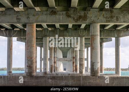 Die Unterseite einer Brücke in Miami Stockfoto