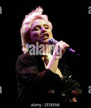 Debbie Harry aus South Beach tritt in einem Konzert auf und ist im Alter von 62 Jahren immer noch stark. The Fillmore Miami Beach im Jackie Gleason Theater. Miami, Florida. 11/16/07. [[fal]] Stockfoto