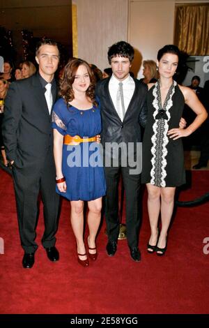 Die Stars von 'Kyle XY' Chris Olivero, April Matson, Matt Dallas und Jaime Alexander treffen beim neunten Annual Family Television Awards Dinner in Beverly Hills, CA, ein. 11/28/07. [[laj]] Stockfoto