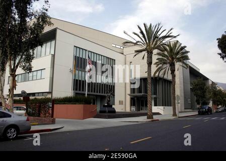 Dies ist das Stadtgefängnis von Glendale, in dem Kiefer Sutherland derzeit seine 48-tägige Gefängnisstrafe absitzt. Das Gefängnis ist eine hochmoderne Podular-Anlage, die 32,000 Quadratfuß mit 48 Zellen und 96 Betten ist. Es ist das drittgrößte städtische Gefängnis in Los Angeles County und jede 10x8 Zelle ist Doppelbelegung mit Toilette, Waschbecken und Wasserbrunnen. Eine Dusche ist im Tageszimmerbereich vorhanden. Los Angeles, Kalifornien. 12/6/07. [[wam]] Stockfoto