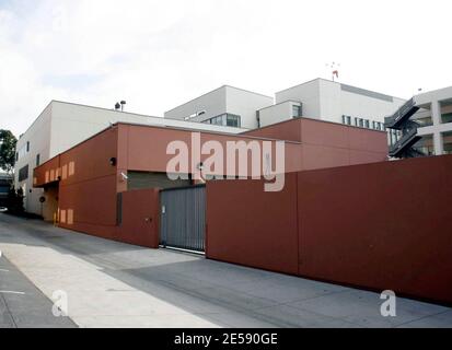 Dies ist das Stadtgefängnis von Glendale, in dem Kiefer Sutherland derzeit seine 48-tägige Gefängnisstrafe absitzt. Das Gefängnis ist eine hochmoderne Podular-Anlage, die 32,000 Quadratfuß mit 48 Zellen und 96 Betten ist. Es ist das drittgrößte städtische Gefängnis in Los Angeles County und jede 10x8 Zelle ist Doppelbelegung mit Toilette, Waschbecken und Wasserbrunnen. Eine Dusche ist im Tageszimmerbereich vorhanden. Los Angeles, Kalifornien. 12/6/07. [[wam]] Stockfoto