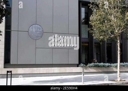 Dies ist das Stadtgefängnis von Glendale, in dem Kiefer Sutherland derzeit seine 48-tägige Gefängnisstrafe absitzt. Das Gefängnis ist eine hochmoderne Podular-Anlage, die 32,000 Quadratfuß mit 48 Zellen und 96 Betten ist. Es ist das drittgrößte städtische Gefängnis in Los Angeles County und jede 10x8 Zelle ist Doppelbelegung mit Toilette, Waschbecken und Wasserbrunnen. Eine Dusche ist im Tageszimmerbereich vorhanden. Los Angeles, Kalifornien. 12/6/07. [[wam]] Stockfoto