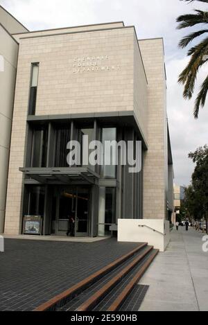 Dies ist das Stadtgefängnis von Glendale, in dem Kiefer Sutherland derzeit seine 48-tägige Gefängnisstrafe absitzt. Das Gefängnis ist eine hochmoderne Podular-Anlage, die 32,000 Quadratfuß mit 48 Zellen und 96 Betten ist. Es ist das drittgrößte städtische Gefängnis in Los Angeles County und jede 10x8 Zelle ist Doppelbelegung mit Toilette, Waschbecken und Wasserbrunnen. Eine Dusche ist im Tageszimmerbereich vorhanden. Los Angeles, Kalifornien. 12/6/07. [[wam]] Stockfoto
