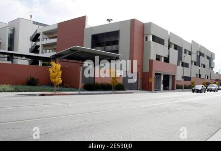 Dies ist das Stadtgefängnis von Glendale, in dem Kiefer Sutherland derzeit seine 48-tägige Gefängnisstrafe absitzt. Das Gefängnis ist eine hochmoderne Podular-Anlage, die 32,000 Quadratfuß mit 48 Zellen und 96 Betten ist. Es ist das drittgrößte städtische Gefängnis in Los Angeles County und jede 10x8 Zelle ist Doppelbelegung mit Toilette, Waschbecken und Wasserbrunnen. Eine Dusche ist im Tageszimmerbereich vorhanden. Los Angeles, Kalifornien. 12/6/07. [[wam]] Stockfoto