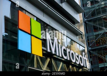 22. JANUAR 21 New York US 2021: Seine bekanntesten Softwareprodukte sind der Microsoft Windows Store auf der Fifth Avenue am 31. Oktober 2015 in New York. Stockfoto