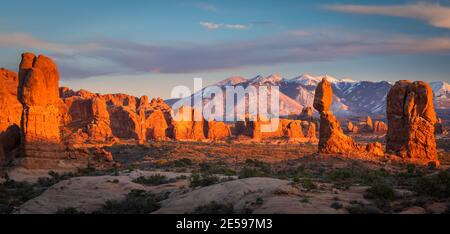 Arches National Park ist ein US-Nationalpark im Osten von Utah. Der Park liegt am Colorado River, 6.4 km nördlich von Moab, Utah. Stockfoto