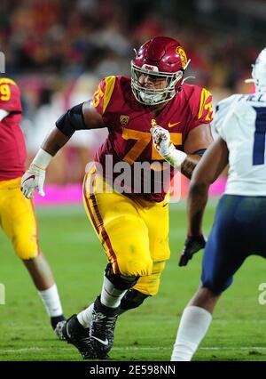 (DATEI FOTOS).ehemaliger Offensivgarde der USC-Trojaner (75) Alijah Vera-Tucker soll in der 1. Runde des NFL Draft gehen, hier ist er am 19. Oktober 2019 im Vergleich zu den Arizona Wildcats abgebildet, der NFL Draft wird am 29. April 2021 in Cleveland, Ohio, stattfinden. (Pflichtnachweis: Jose/MarinMedia.org/Cal Sport Media) (absoluter vollständiger Fotograf und Credits erforderlich) Stockfoto