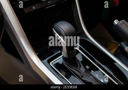 Auto Gear Auto in einem modernen Auto. Stockfoto