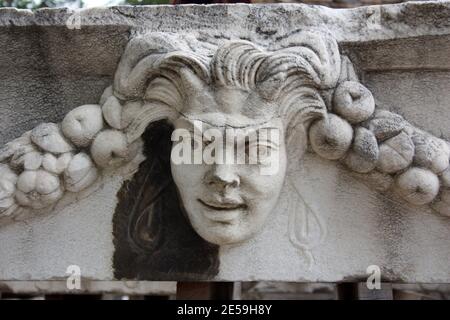 Ausschnitt aus dem Wandrelief des Sebasteion in Aphrodisias, Türkei Stockfoto