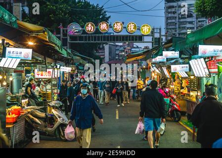 25. Januar 2021: Nanjichang Nachtmarkt, auch bekannt als Nachtmarkt am Südflughafen, in taipei, taiwan. Es ist ein weniger bekannter Ort für Touristen, aber ist V Stockfoto