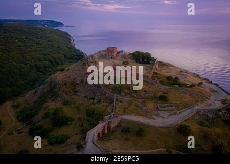 Drohne Blick auf Schloss Hammershus auf Bornholm, Dänemark Stockfoto