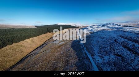 Schnee bedeckt Fan Gyhirych Stockfoto