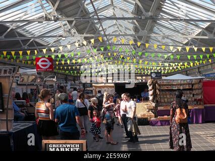 LONDON, GROSSBRITANNIEN - 22. Apr 2018: Der Innenraum des Greenwich Market. Dies ist eine Markthalle in Greenwich, im Südosten von London, Großbritannien, und Stockfoto