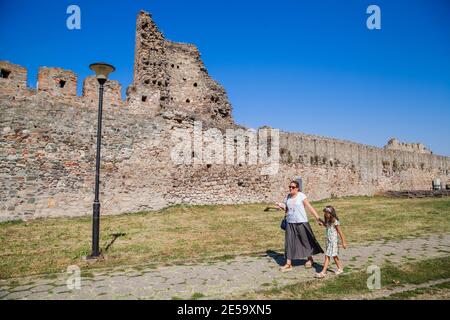 Festung Smederevo. Mittelalterliche Festungsstadt. Familienreise. Das Hotel liegt am rechten Ufer der Donau. Smederevo, Serbien. Stockfoto