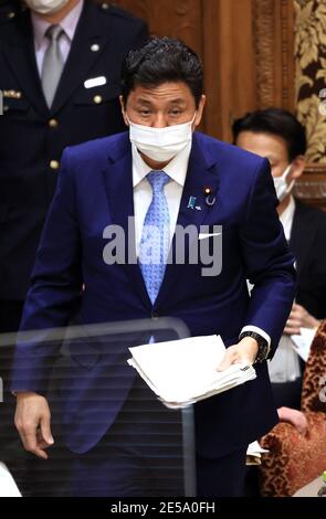 Tokio, Japan. Januar 2021. Der japanische Verteidigungsminister Nobuo Kishi beantwortet eine Frage bei der Sitzung des Haushaltsausschusses des Oberhauses am Mittwoch, dem 27. Januar 2021, im Nationaldiät in Tokio. Das Unterhaus hat am 26. Januar den dritten Nachtragshaushaltsplan für das Geschäftsjahr 2020 verabschiedet. Quelle: Yoshio Tsunoda/AFLO/Alamy Live News Stockfoto