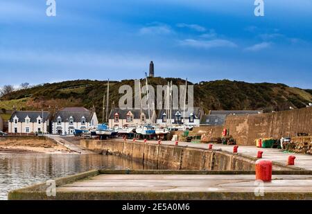 FINDOCHTY MORAY COAST SCOTLAND HAFENGEBIET MIT YACHTEN AUF GELAGERT DER QUAY Stockfoto