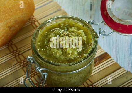 Bostongurka - Schwedisch bedeutet "Boston Gurke" ist eine Art von Geschmack mit eingelegten Gurken, Paprika und Zwiebeln, schwedische Küche Stockfoto