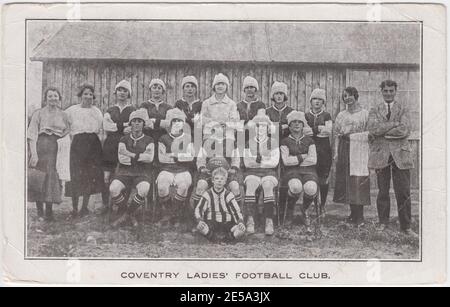 Coventry Ladies' Football Club: Gruppenfoto der Frauen-Fußballmannschaft aus der Zeit des Ersten Weltkriegs Stockfoto