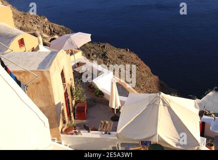 Typisches Zuhause in Oia in Santorini, Griechenland Stockfoto