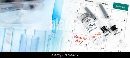 Kalender mit einem Datum der Impfung mit einem männlichen Wissenschaftler im Labor arbeiten. Stockfoto