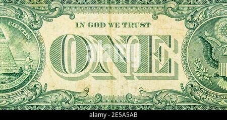 "In Gott vertrauen wir" auf einen Dollar - den Beamten Motto der USA Stockfoto