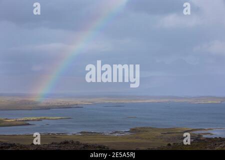 regenbogen über den Westfjorden Inseln, Island Stockfoto